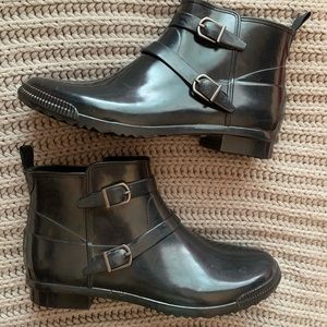 Ankle patent leather rain boots